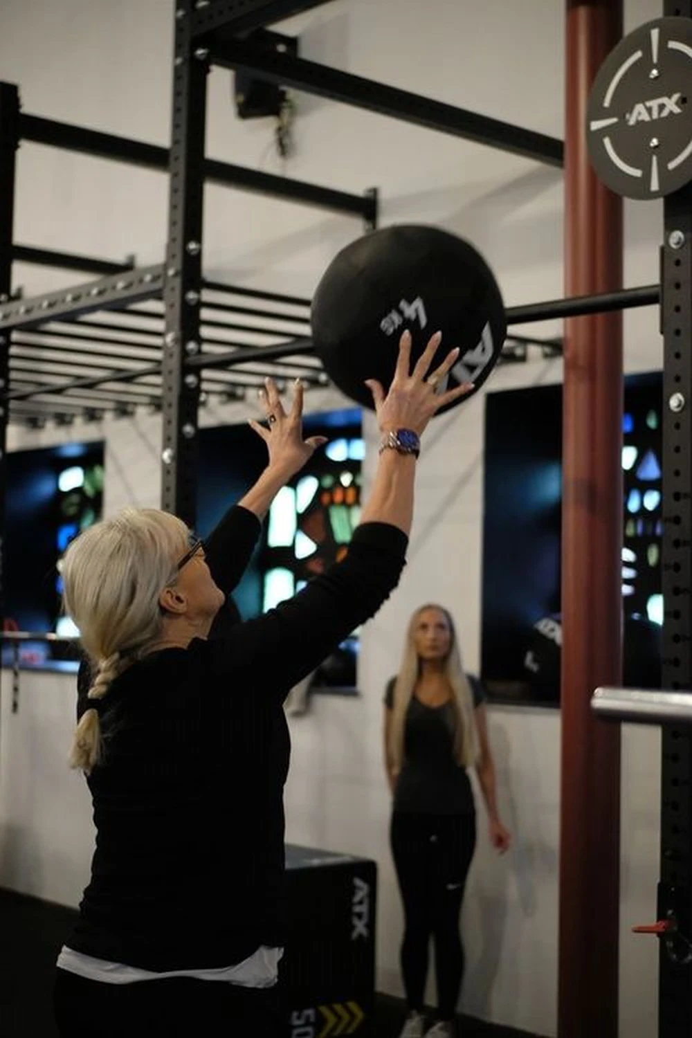 Frauen, die Physiotherapie machen