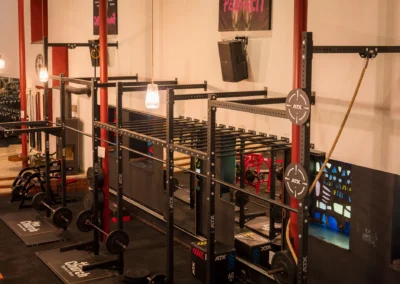 Functional Training Bereich und ATX Rig mit Monkey Bars, Kletterseil und Hantel-Abwurfplattformen bei The Church Sports & More in Rheine.
